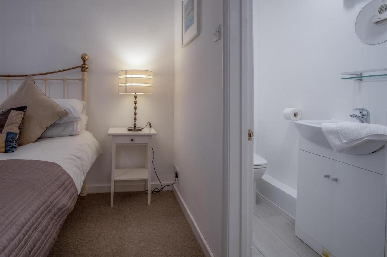 Caleb'S Cottage - 4 Bedroom Cottage - Solva Esterno foto