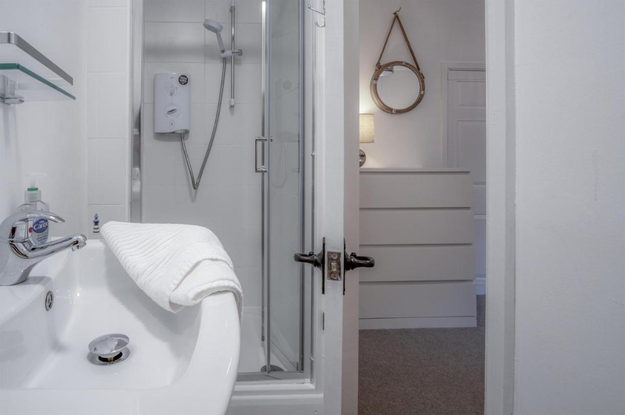 Caleb'S Cottage - 4 Bedroom Cottage - Solva Esterno foto